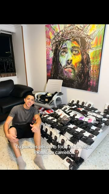 Detrás de Modena, preparando una selección de accesorios