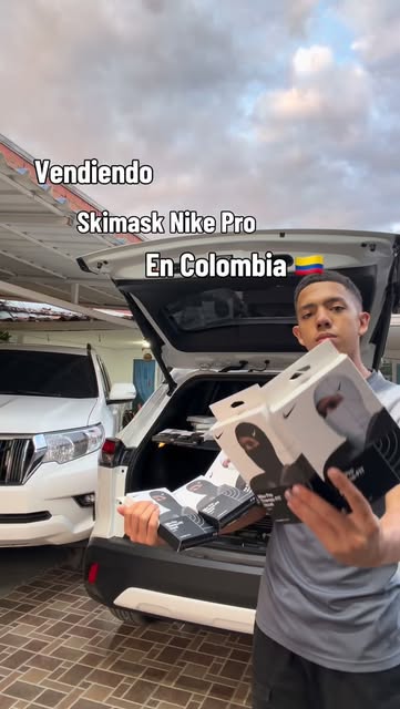 Publicación de Modena sobre skimasks Nike Pro en Colombia
